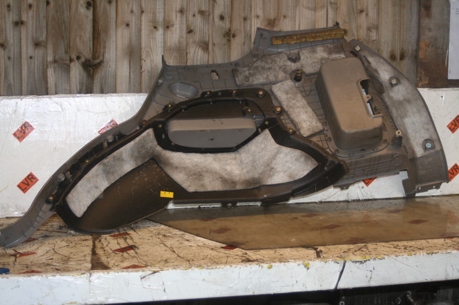 2009 KIA SORENTO. BOOT PLASTIC FAIRING TRIM PANEL - Image 3
