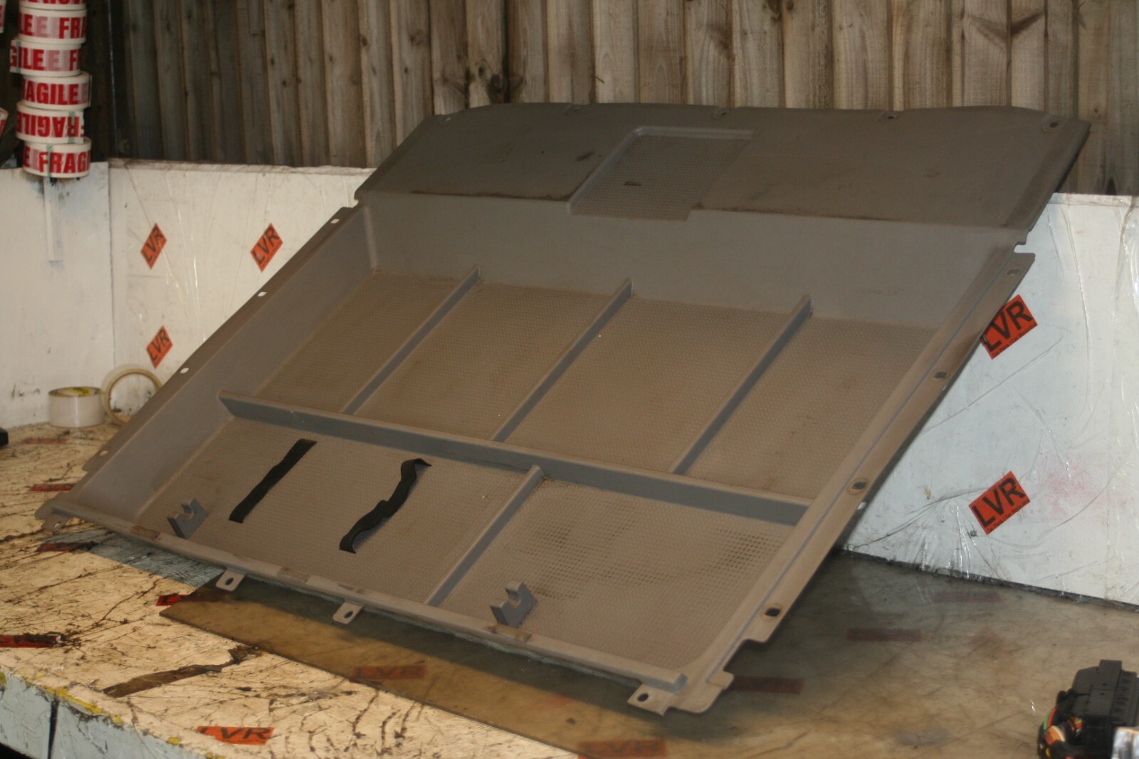 2009 KIA SORENTO. BOOT PLASTIC TRAY COVER