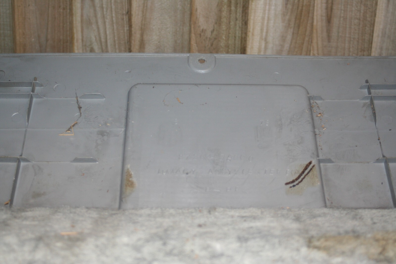 2009 KIA SORENTO. BOOT PLASTIC TRAY COVER - Image 4