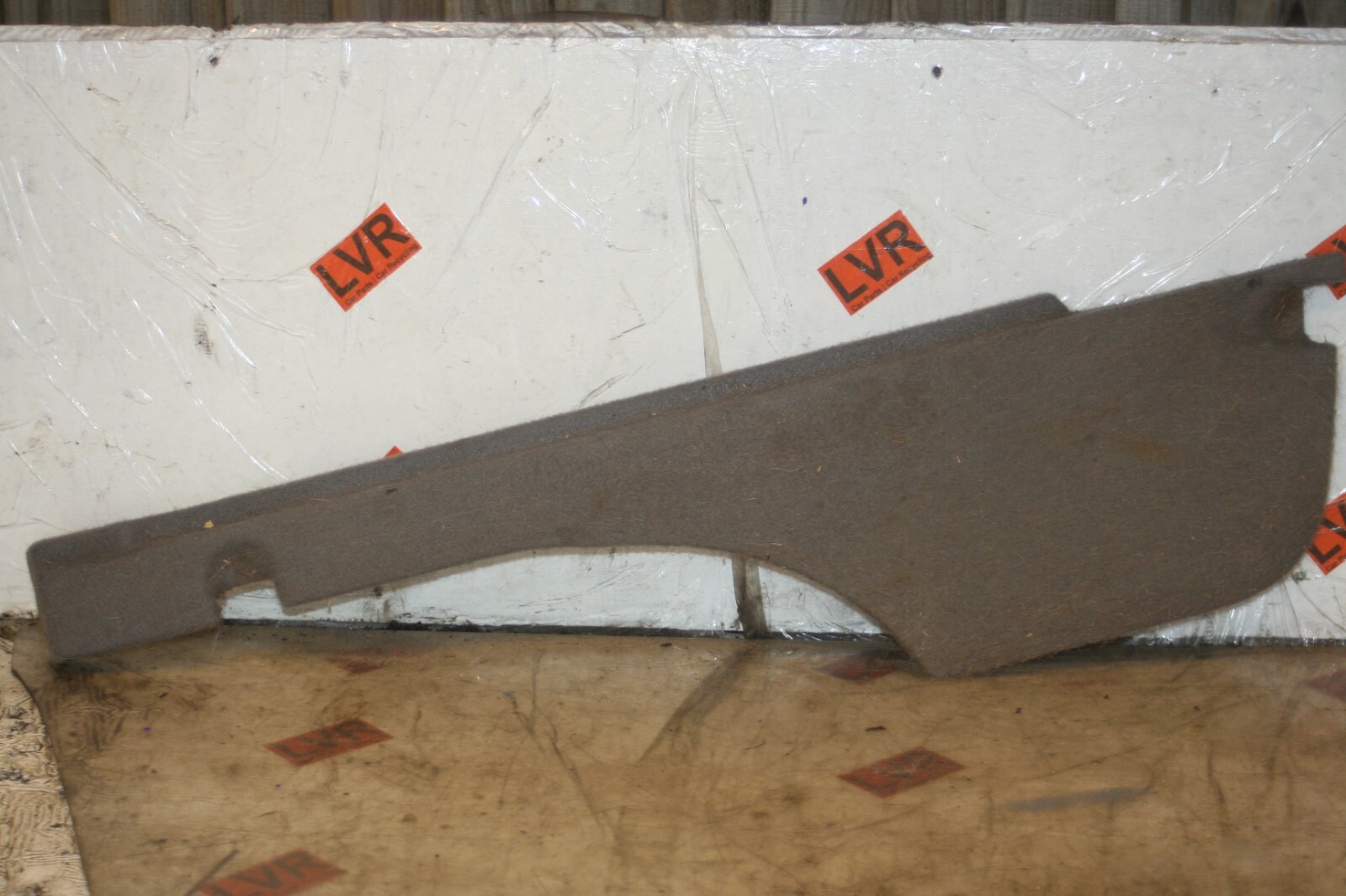 2009 KIA SORENTO. BOOT CARPET TRIM
