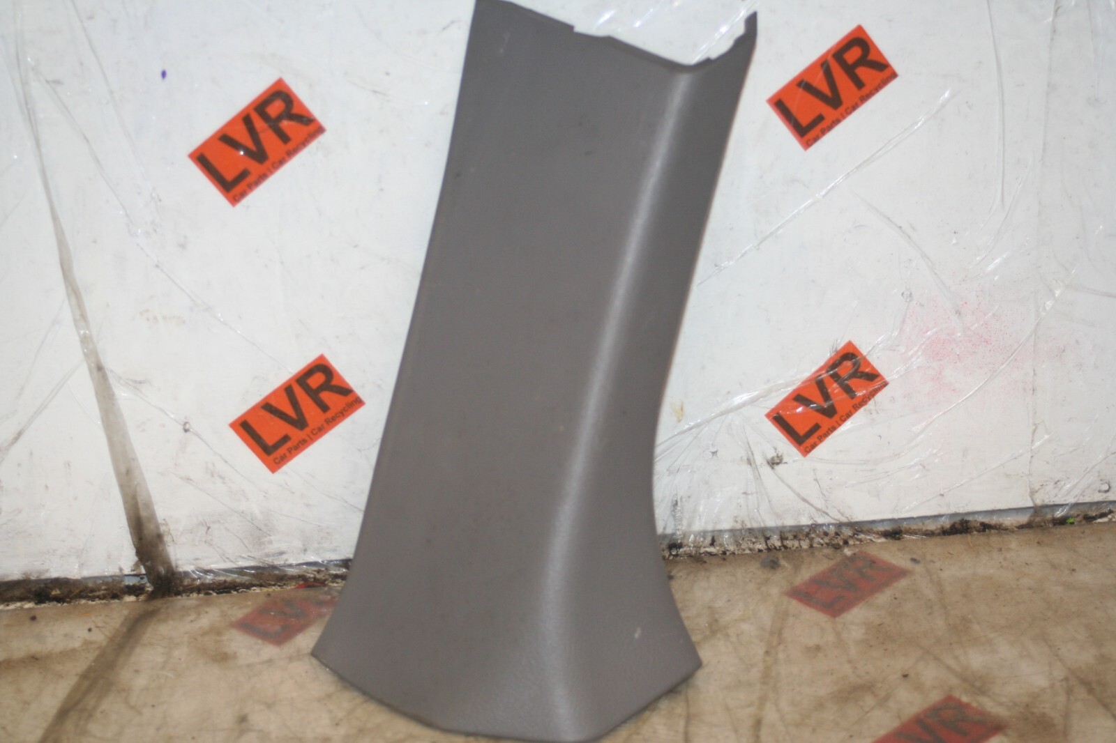 2009 KIA SORENTO. BOOT PLASTIC TRIM C PILLAR