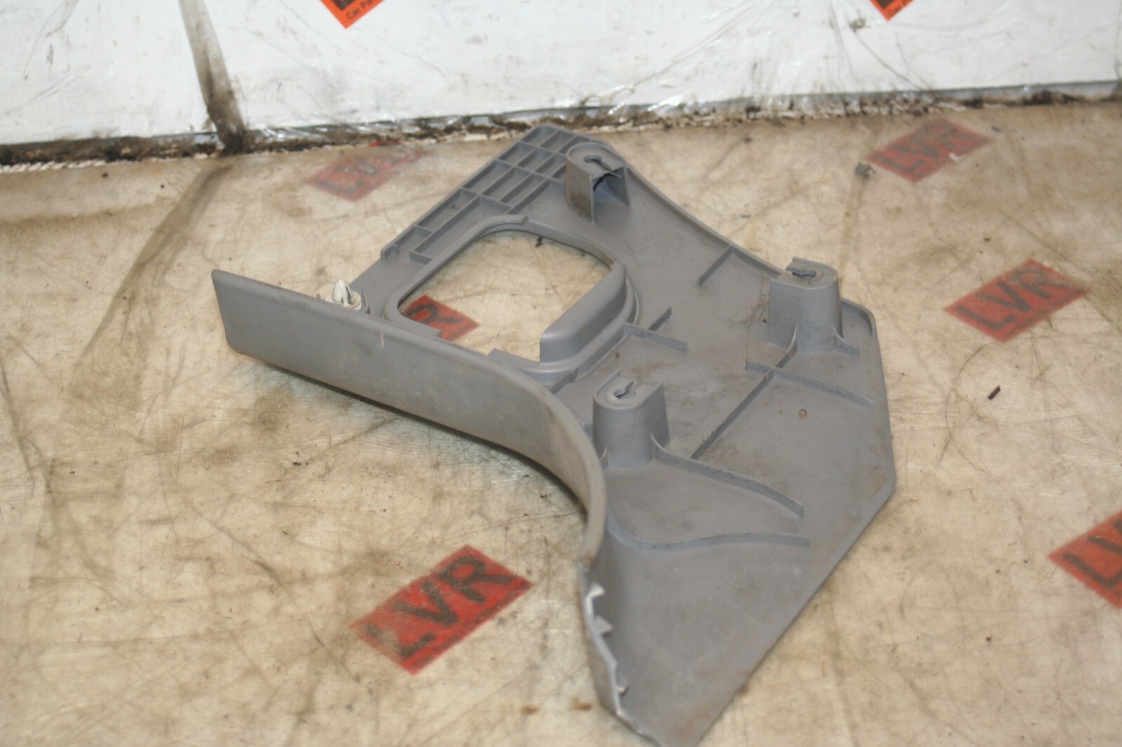 2009 KIA SORENTO. FLOOR SEAL FRONT PANEL - Image 2