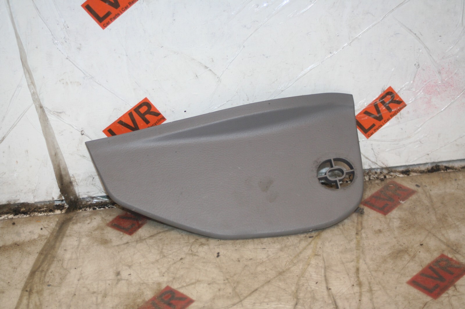 2009 KIA SORENTO. DASH BOARD END TRIM