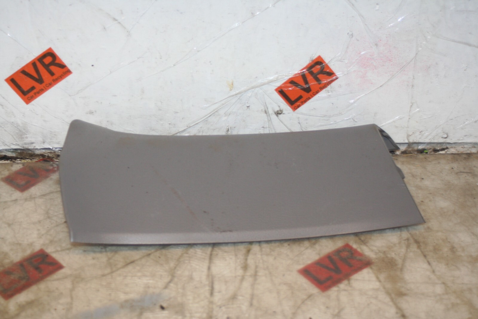 2009 KIA SORENTO. C PILLAR TRIM BOOT TRIM