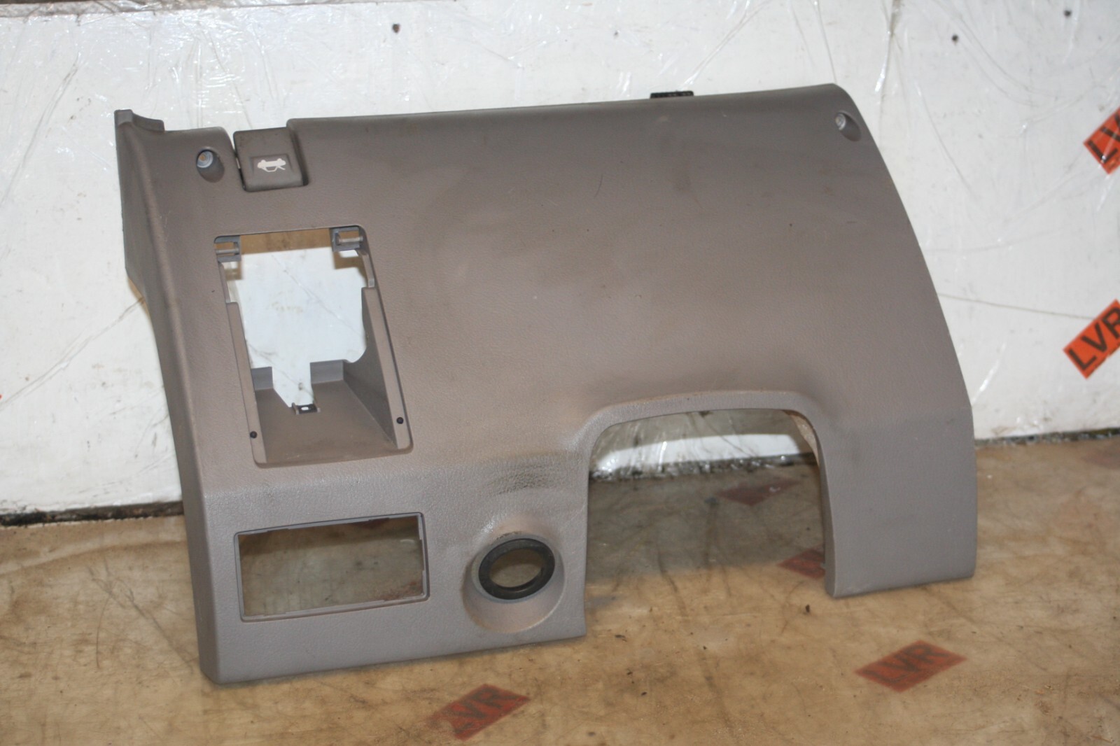 2009 KIA SORENTO. DASHBOARD LOWER UNDER TRIM STEERING