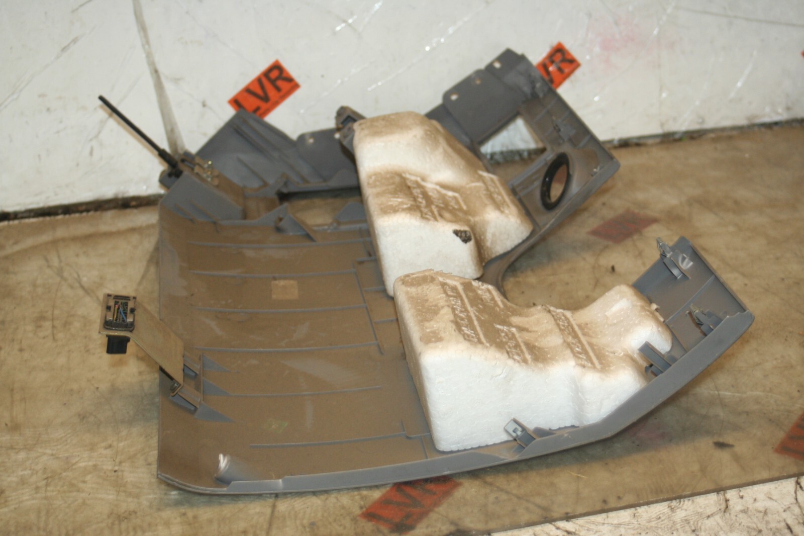 2009 KIA SORENTO. DASHBOARD LOWER UNDER TRIM STEERING - Image 2
