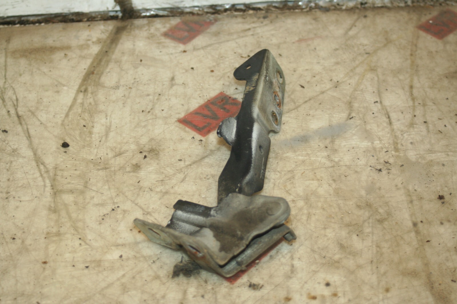 2009 KIA SORENTO. BONNET HINGE