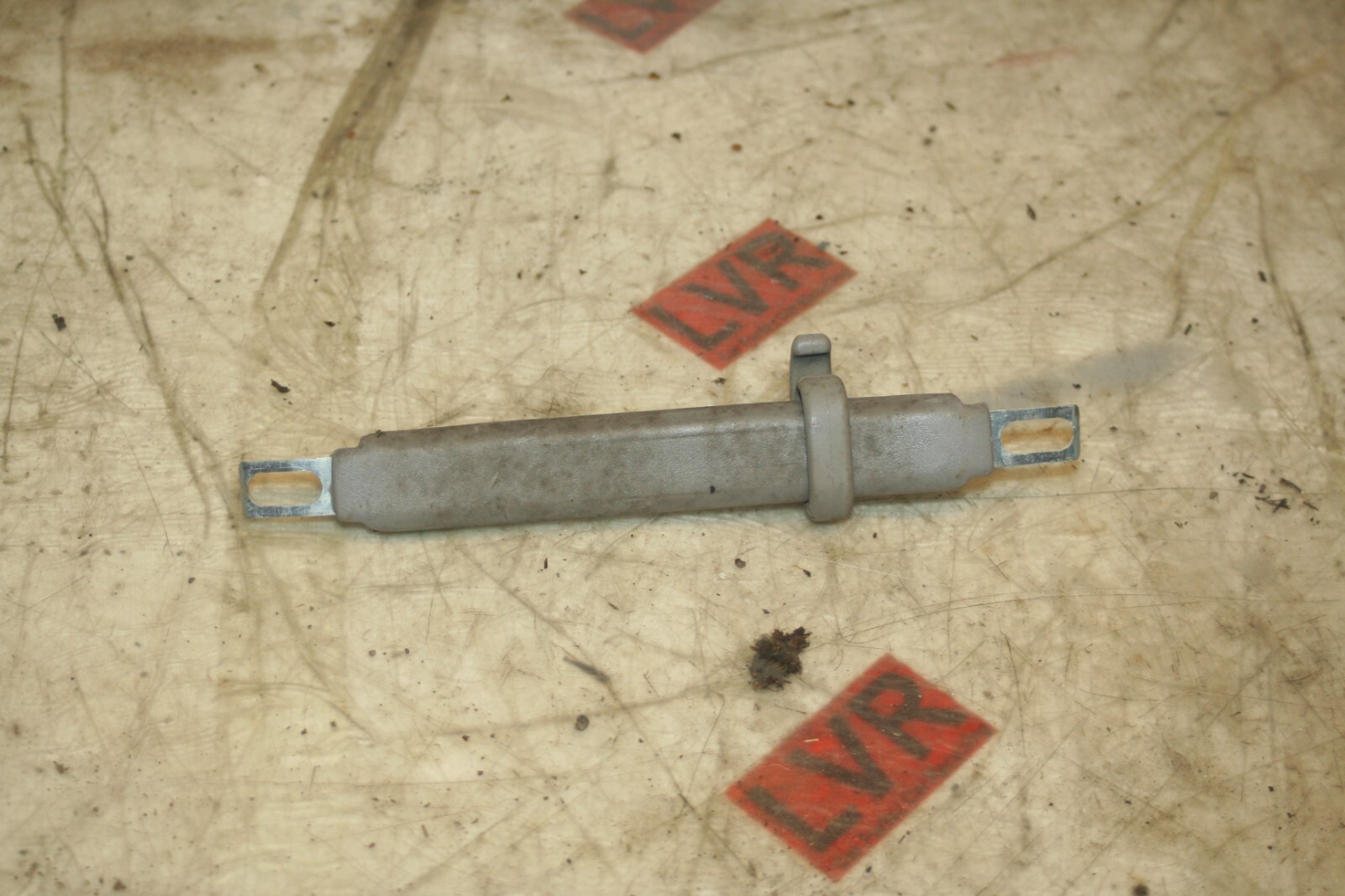 2009 KIA SORENTO. GRAB HANDLE - Image 2