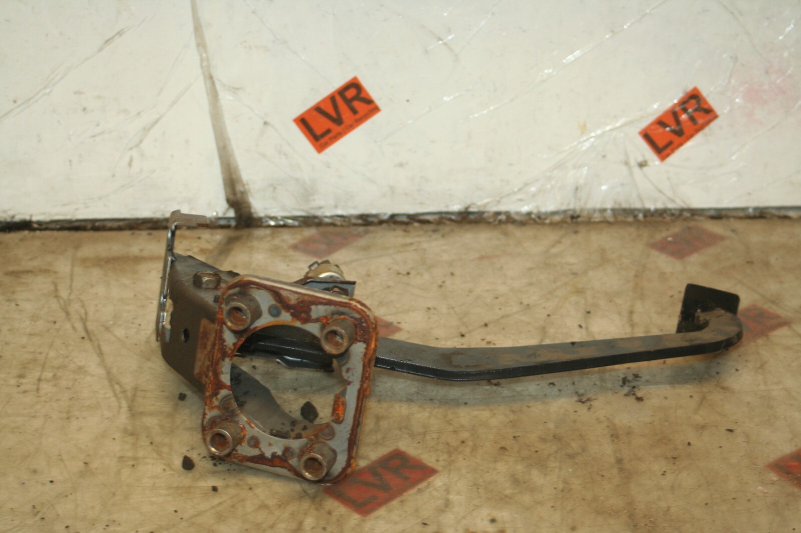 2009 KIA SORENTO. BRAKE PEDAL - Image 2
