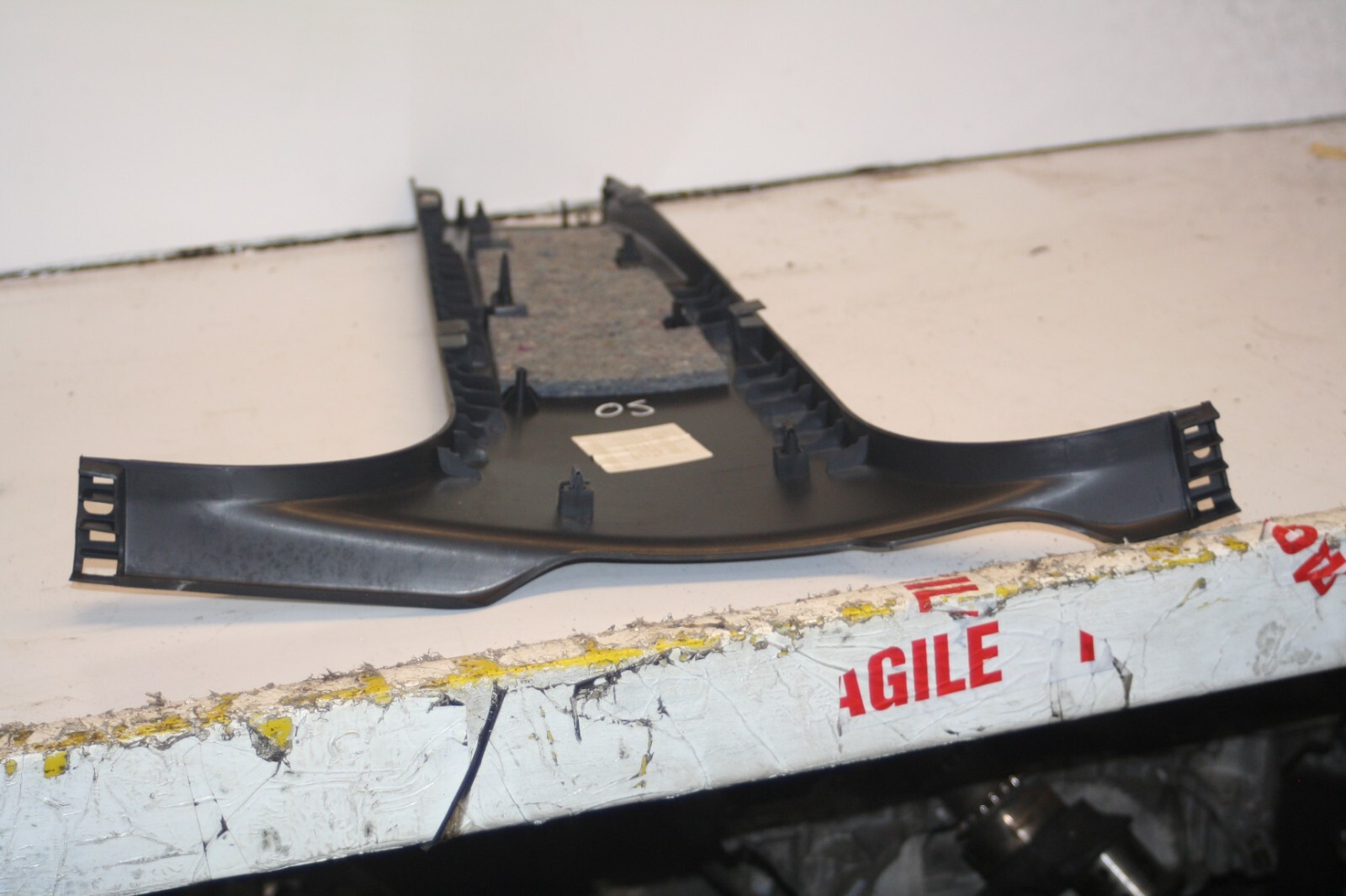2016 FORD KUGA MK2. DRIVER SIDE B PILLAR TRIM - Image 2