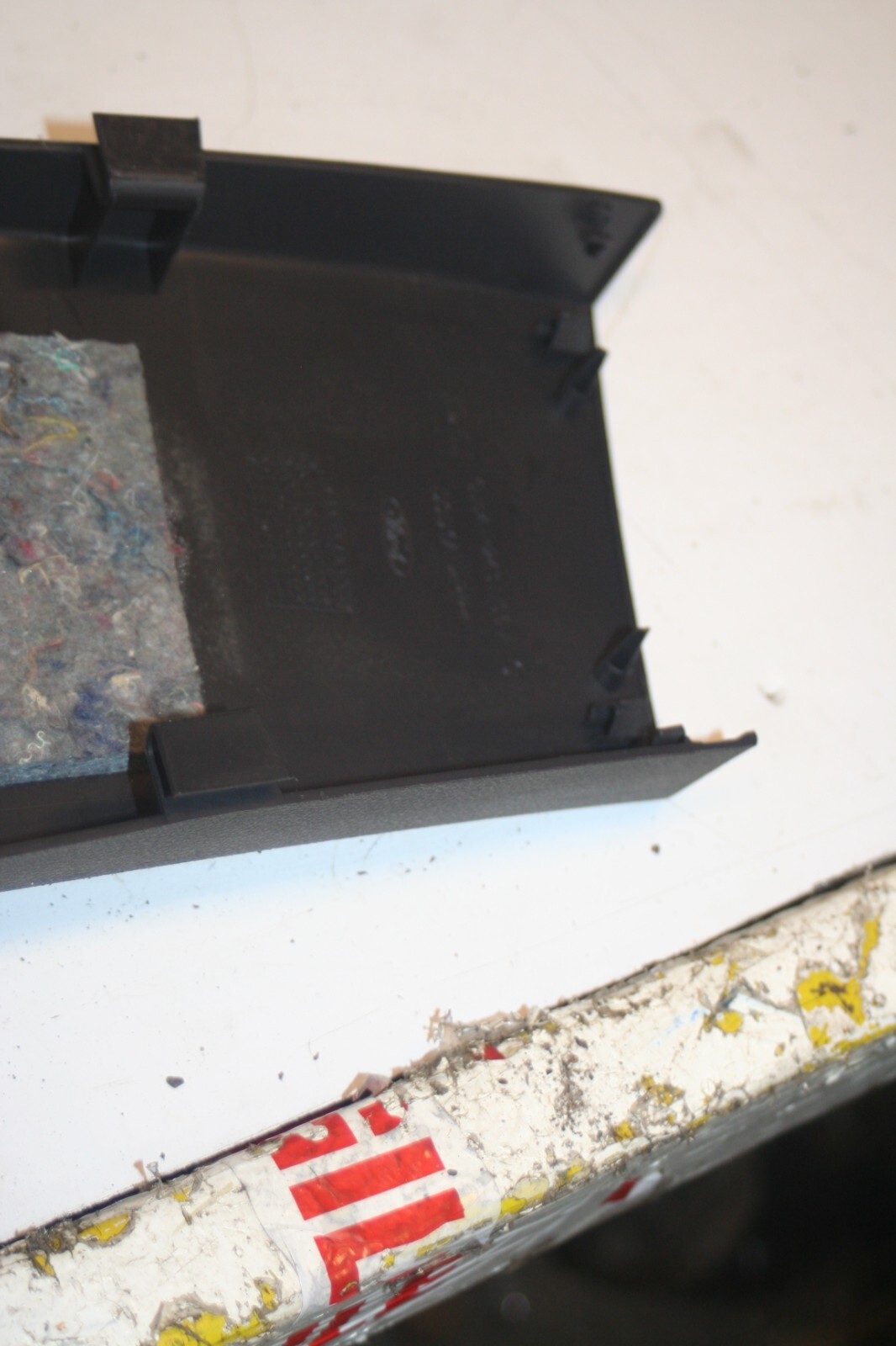 2016 FORD KUGA MK2. DRIVER SIDE B PILLAR TRIM - Image 3