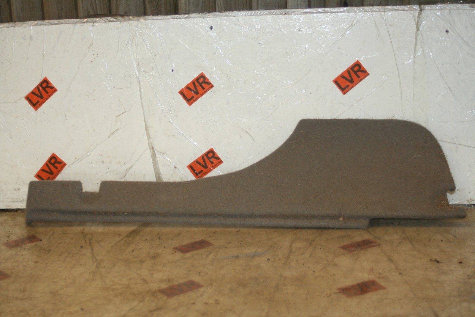 2009 KIA SORENTO. BOOT CARPET SIDE PANEL