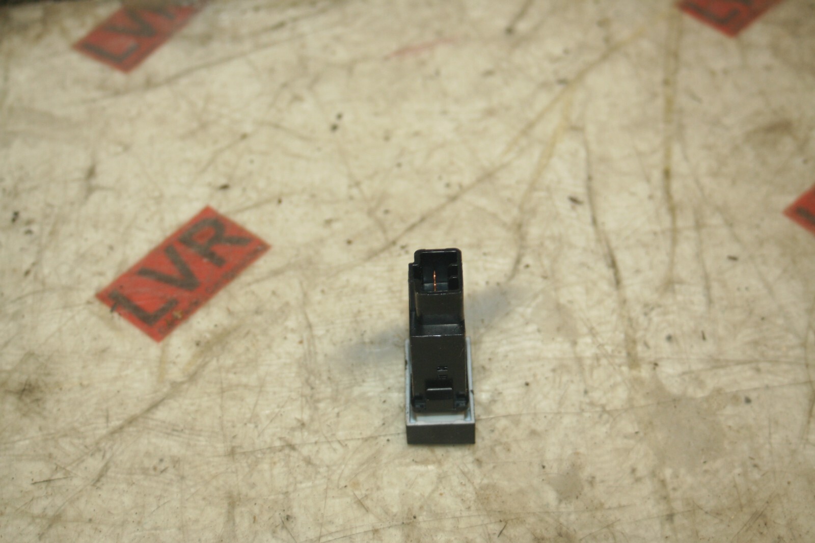 2009 KIA SORENTO. WIPER BUTTON SWITCH - Image 2