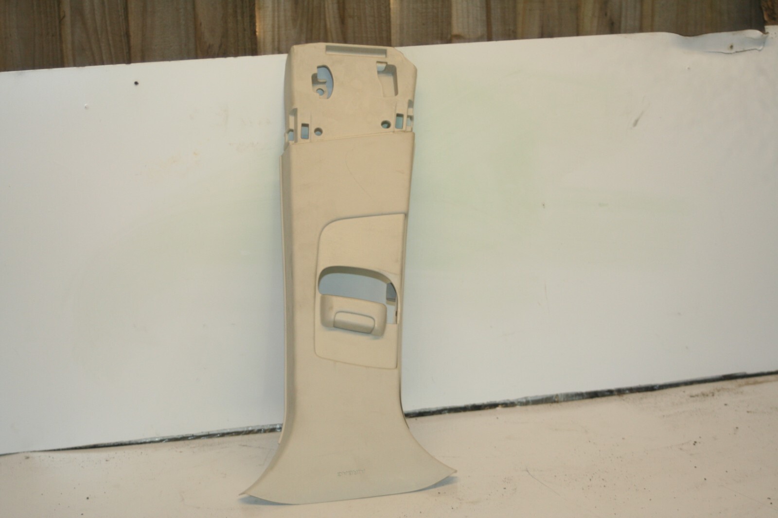 2016 FORD KUGA MK2. DRIVER SIDE B PILLAR TRIM UPPER