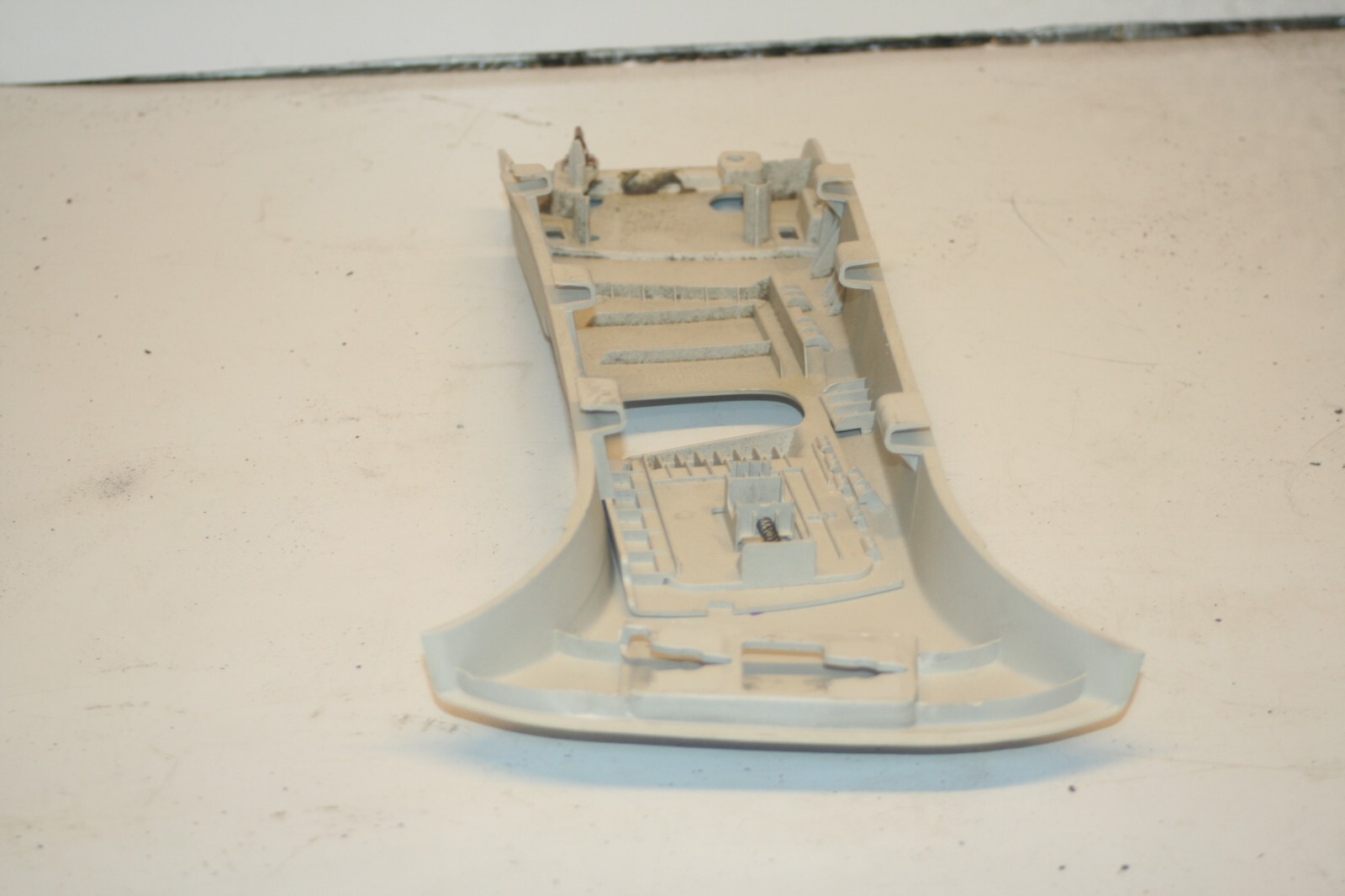2016 FORD KUGA MK2. DRIVER SIDE B PILLAR TRIM UPPER - Image 2