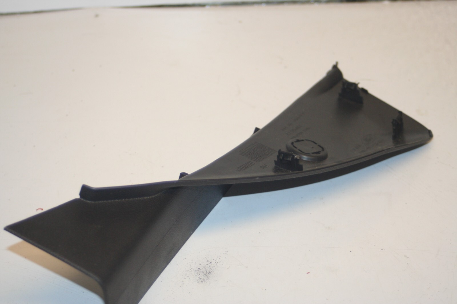 2016 FORD KUGA MK2. DASH BOARD END TRIM - Image 2