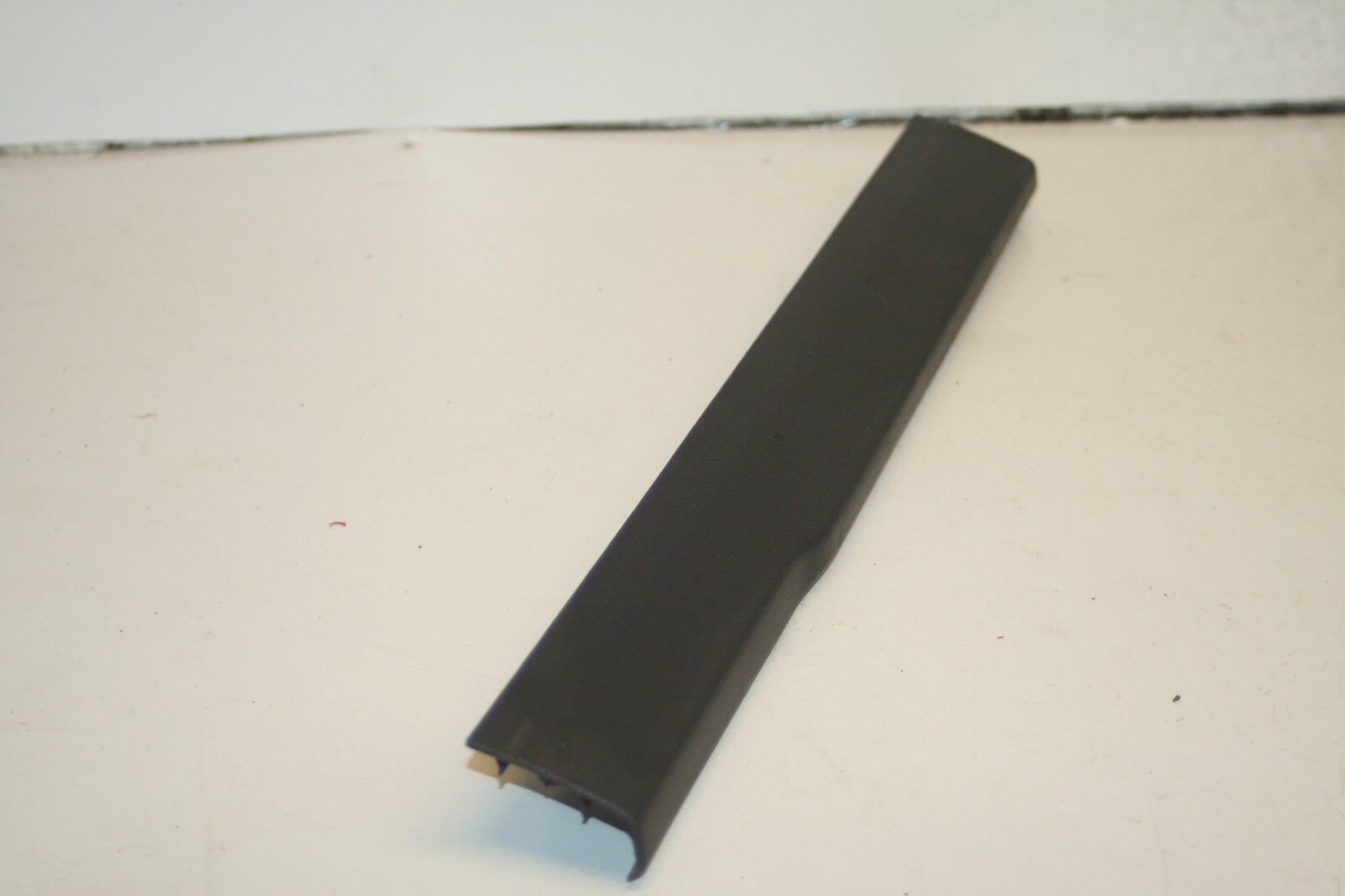 2016 FORD KUGA MK2. PASSENGER SIDE FRONT SILL TRIM