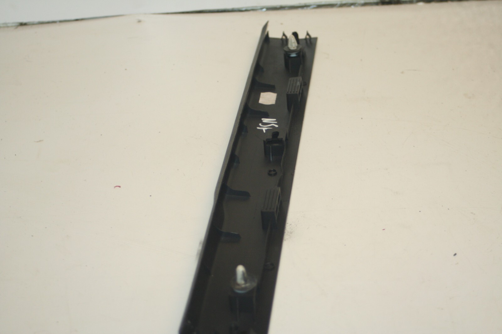 2016 FORD KUGA MK2. PASSENGER SIDE FRONT SILL TRIM - Image 2