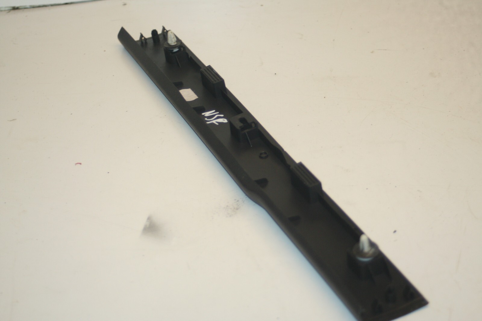 2016 FORD KUGA MK2. PASSENGER SIDE FRONT SILL TRIM - Image 3