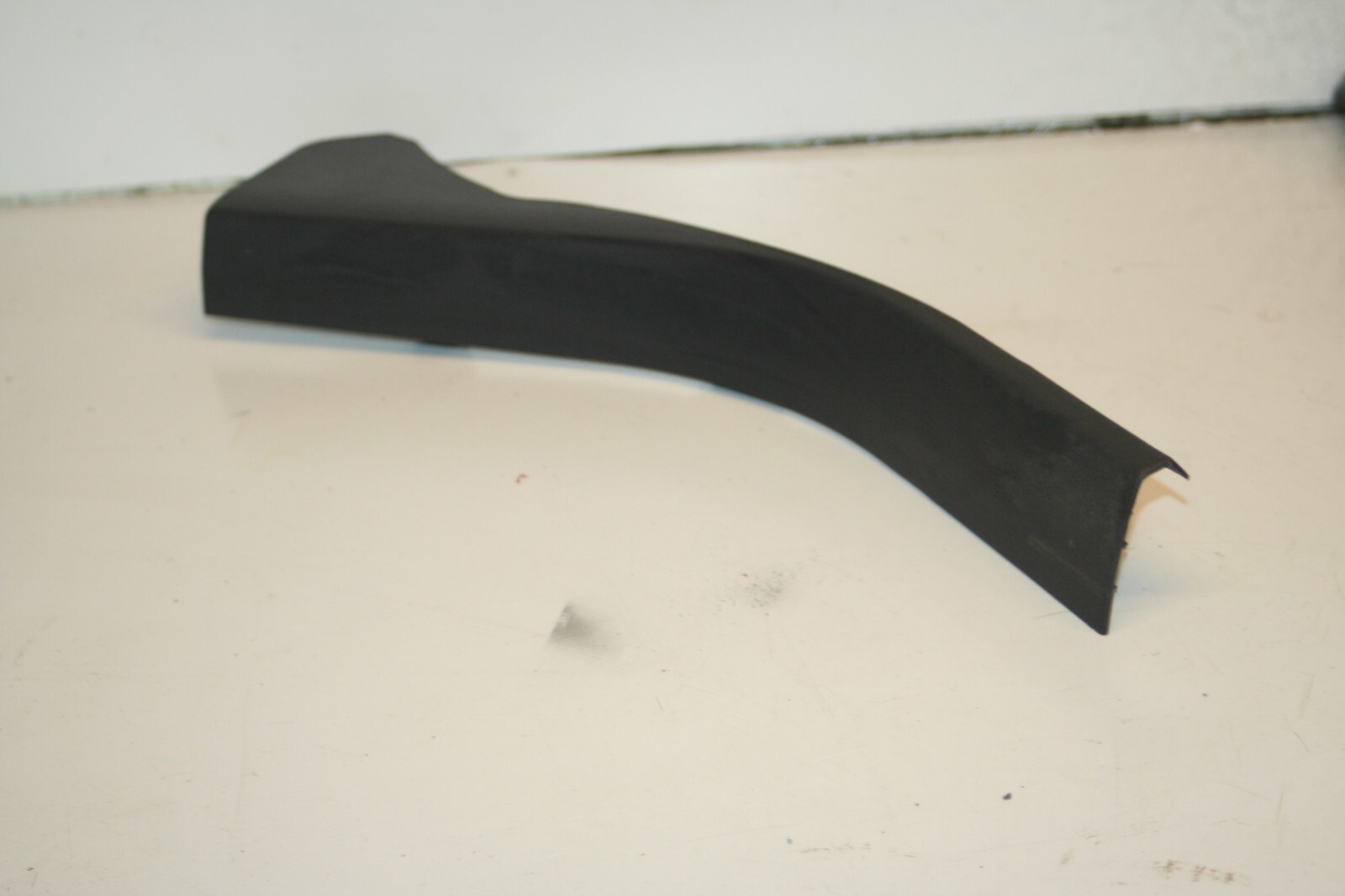 2016 FORD KUGA MK2. DRIVER SIDE SILL TRIM - Image 2