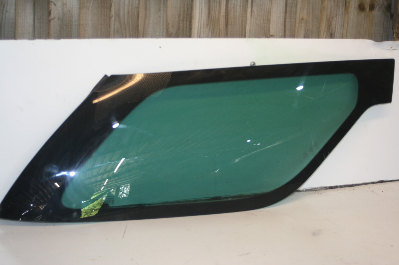 2010 CITROEN DS3. DRIVER SIDE REAR QUARTER GLASS