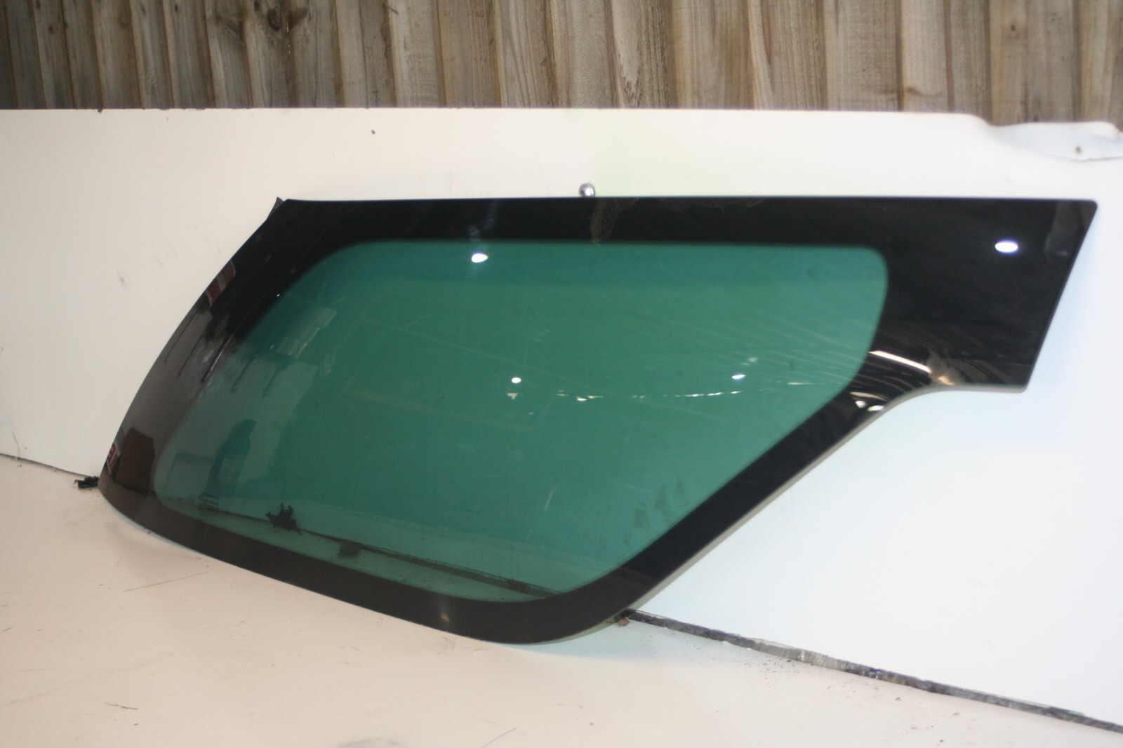 2010 CITROEN DS3. DRIVER SIDE REAR QUARTER GLASS - Image 2