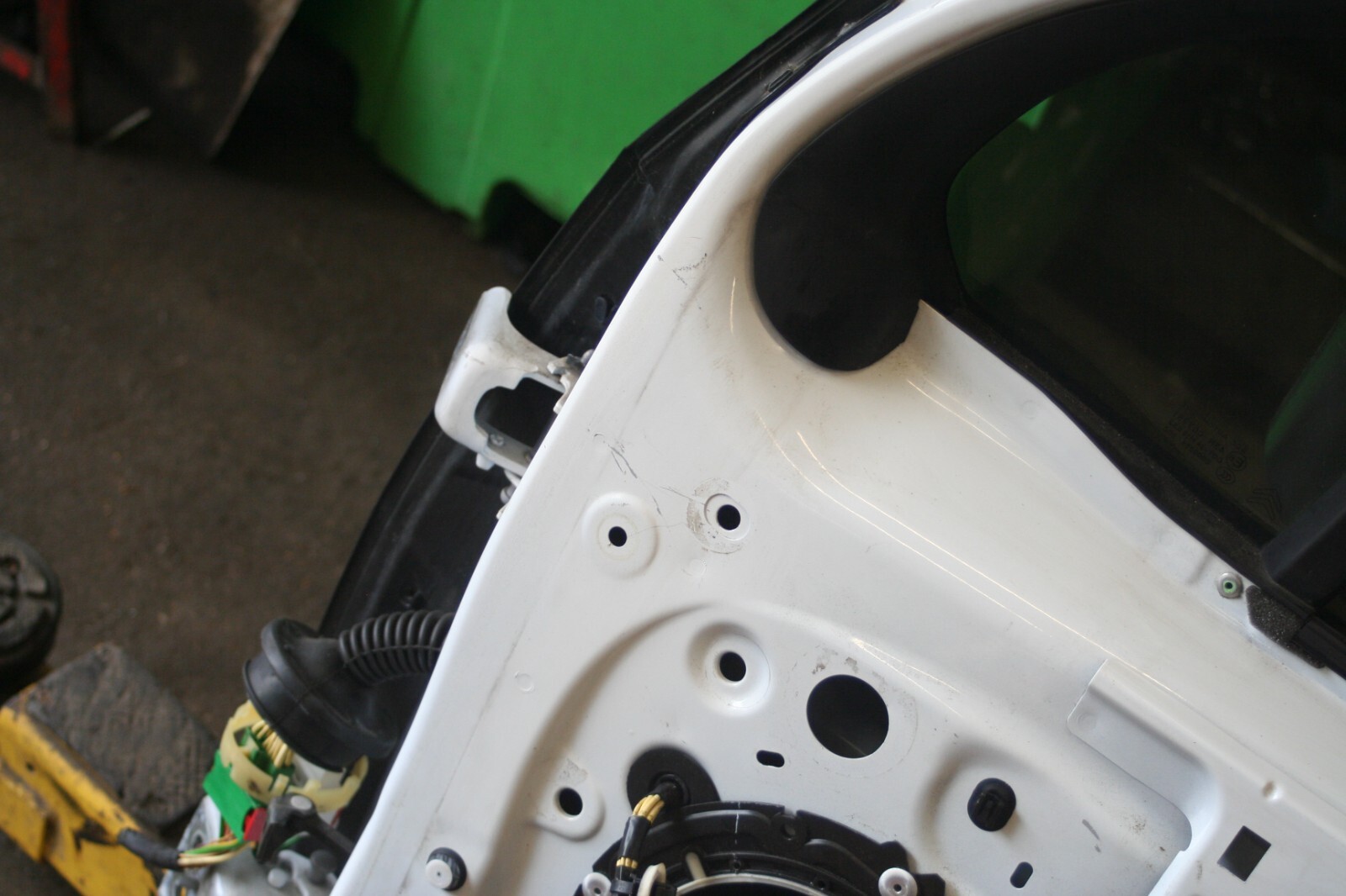 2010 CITROEN DS3. DRIVERS SIDE DOOR IN WHITE NO DOOR CARD OR WING MIRROR - Image 14