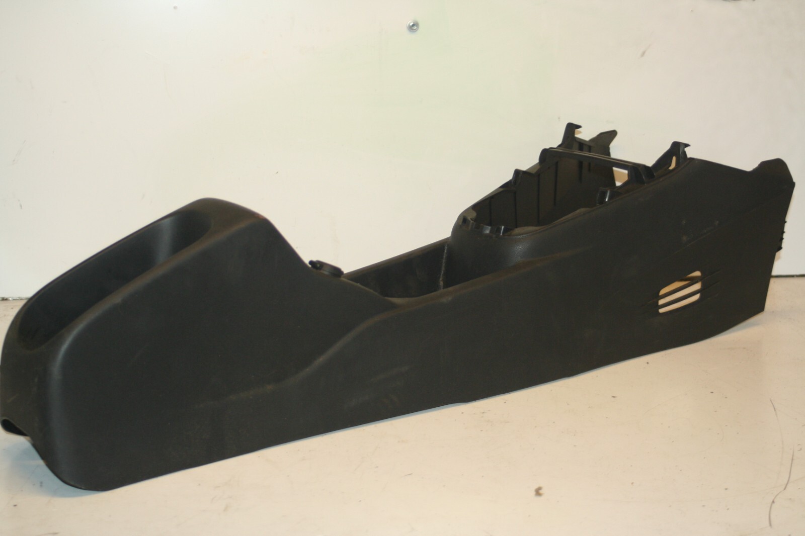 2010 CITROEN DS3. CENTRE CONSOLE 9684070077 - Image 2