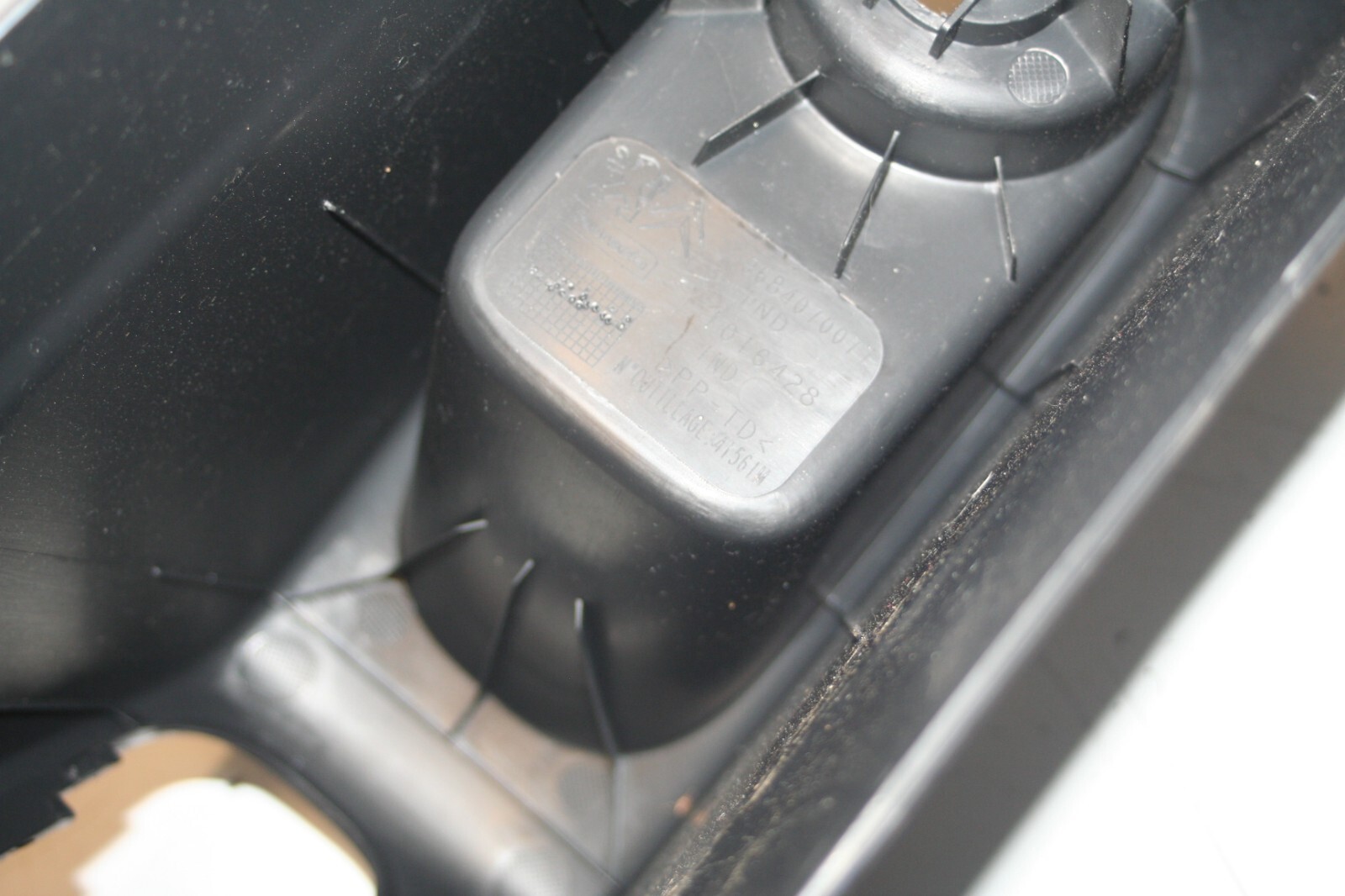 2010 CITROEN DS3. CENTRE CONSOLE 9684070077 - Image 7