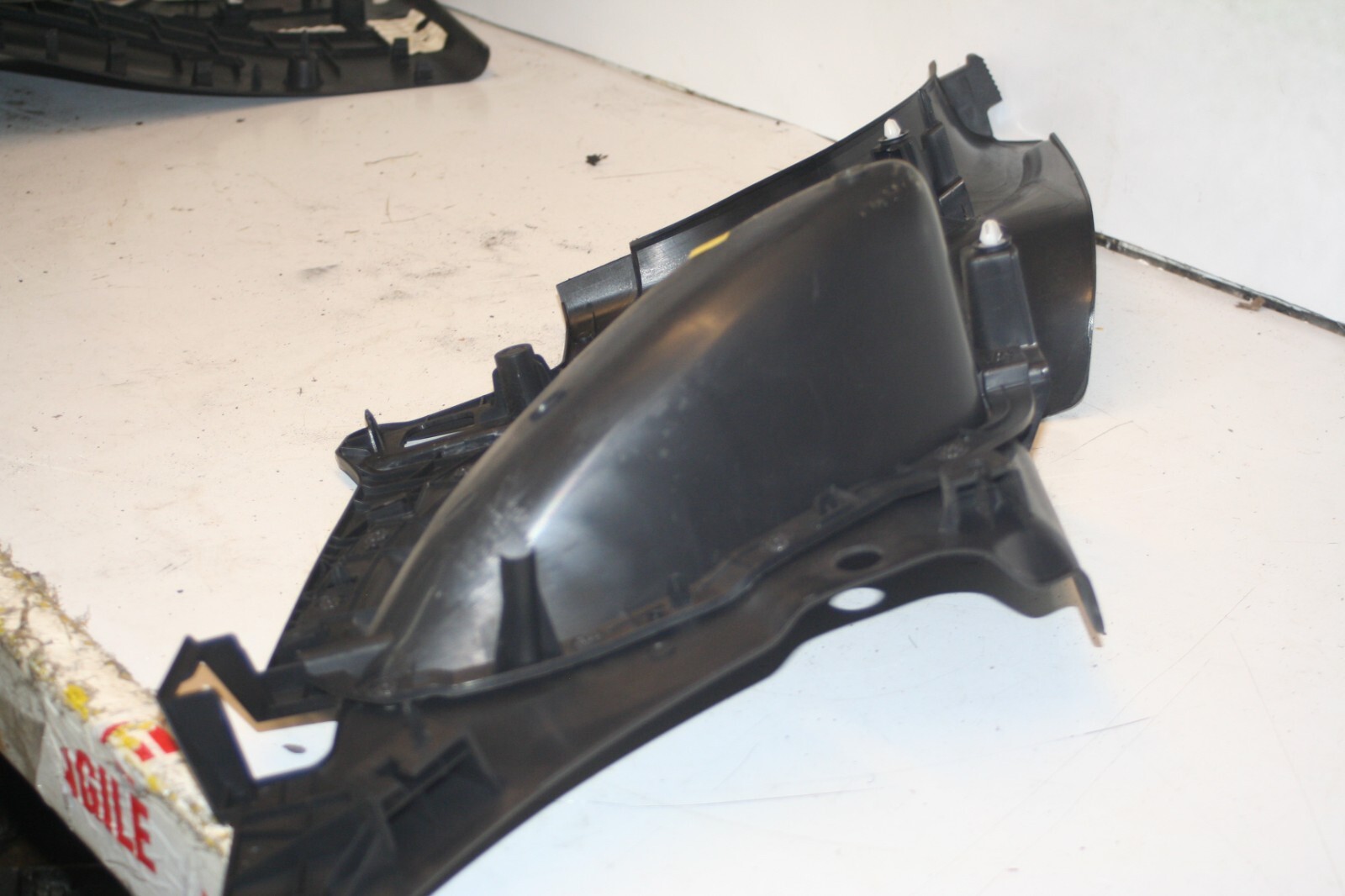 2010 CITROEN DS3. REAR DOOR SIDE PANEL DRIVER SIDE BOOT PANEL TRIM - Image 5