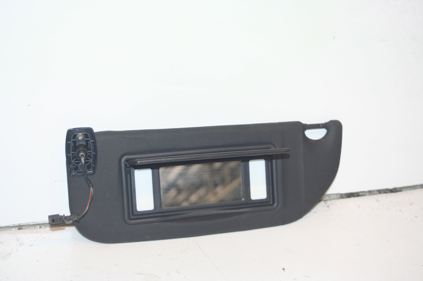 2010 CITROEN DS3. PASSENGER SIDE SUN VISOR - Image 2