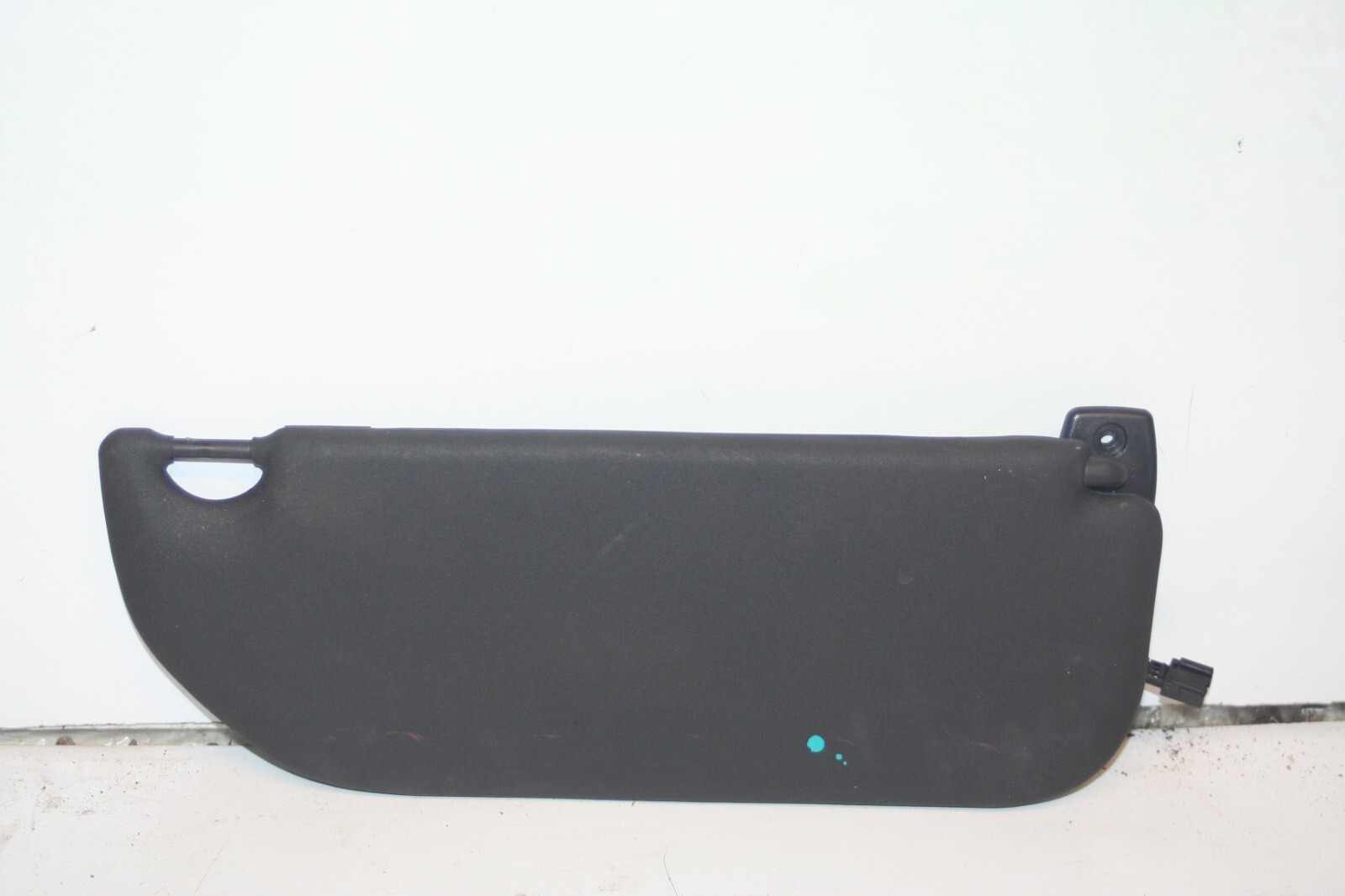 2010 CITROEN DS3. PASSENGER SIDE SUN VISOR - Image 3