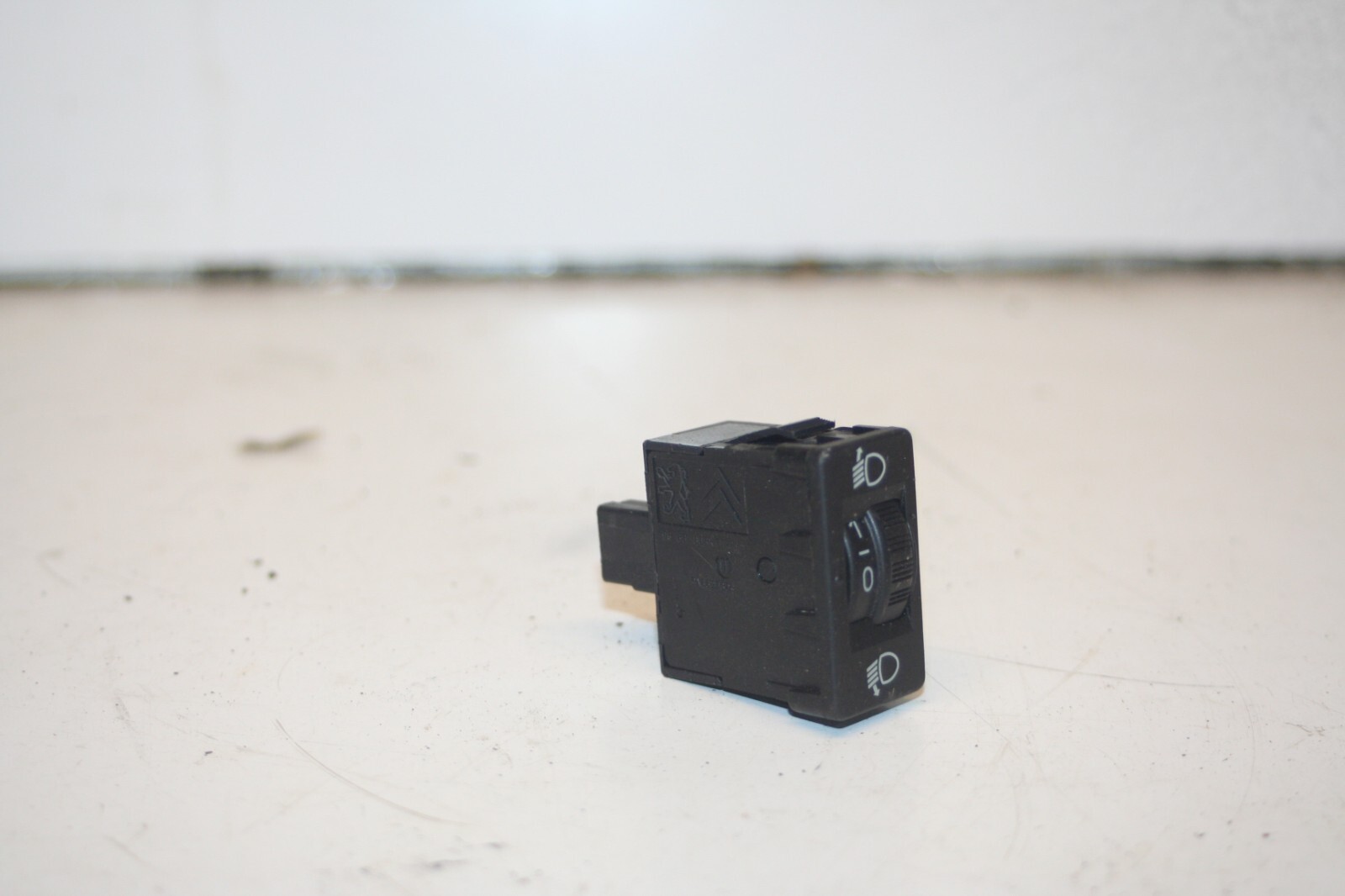 2010 CITROEN DS3. HEAD LIGHT ADJUSTER - Image 2