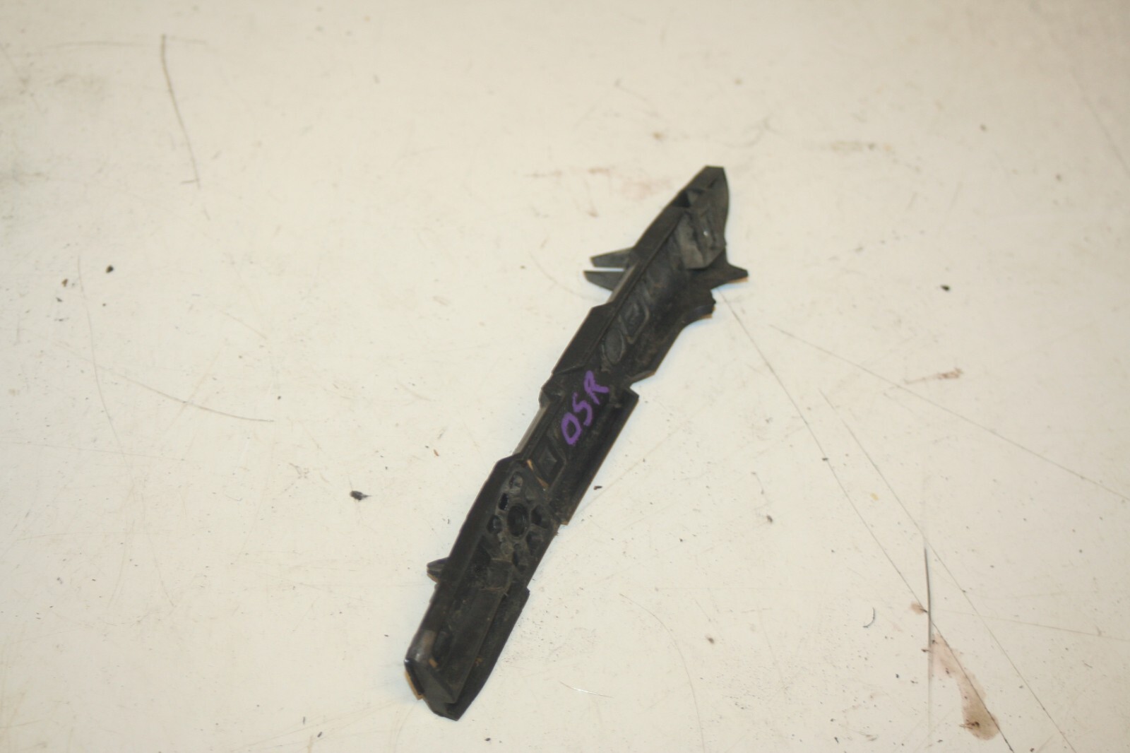 2010 CITROEN DS3. DRIVER SIDE REAR BUMPER BRACKET - Image 2