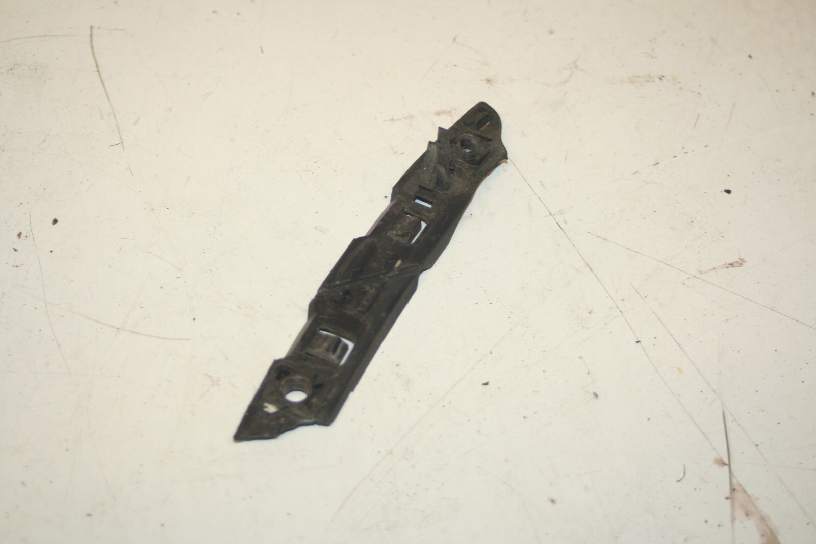 2010 CITROEN DS3. PASSENGER SIDE REAR BUMPER BRACKET - Image 3