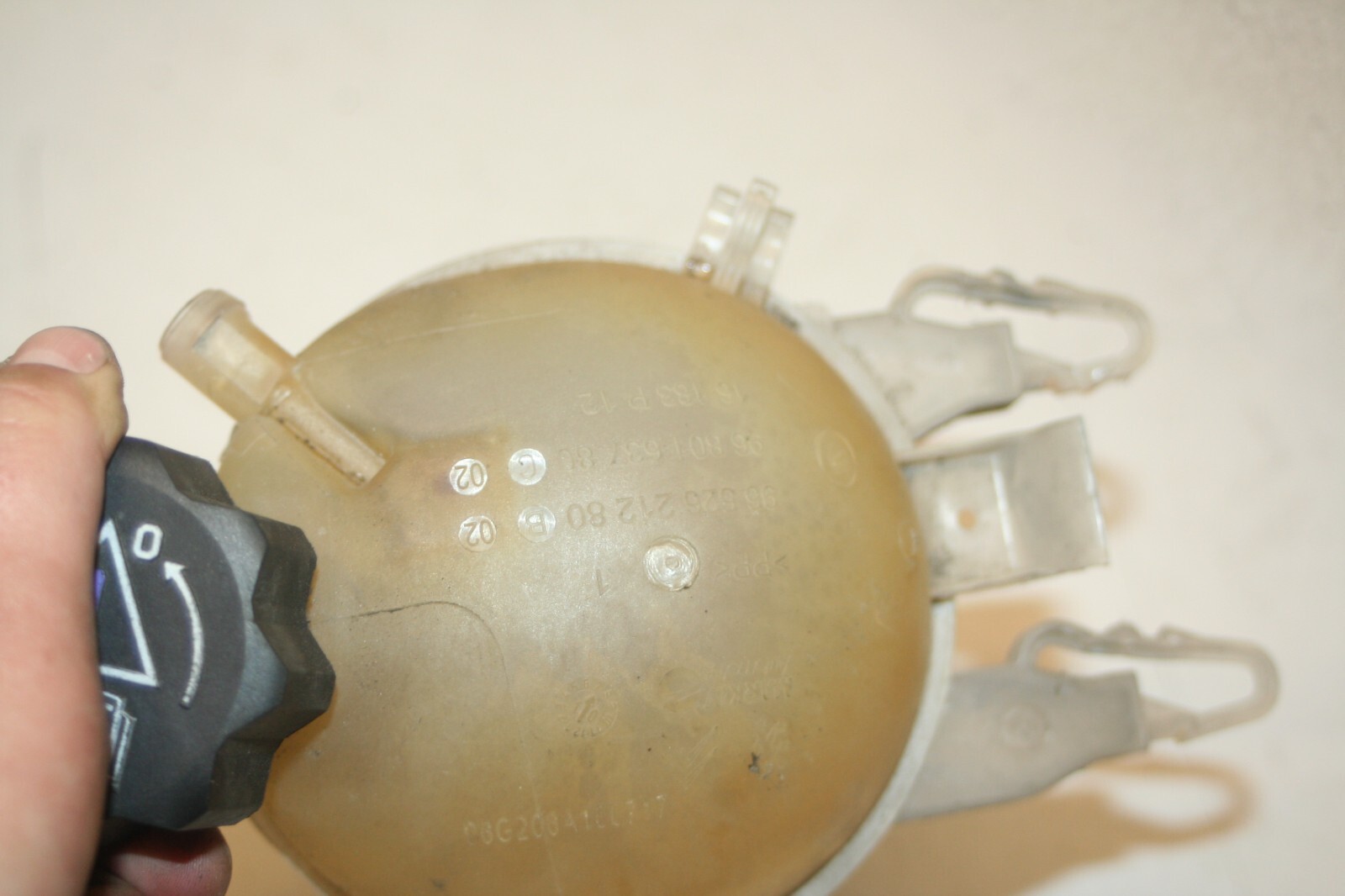 2010 CITROEN DS3. COOLANT BOTTLE TANK - Image 5