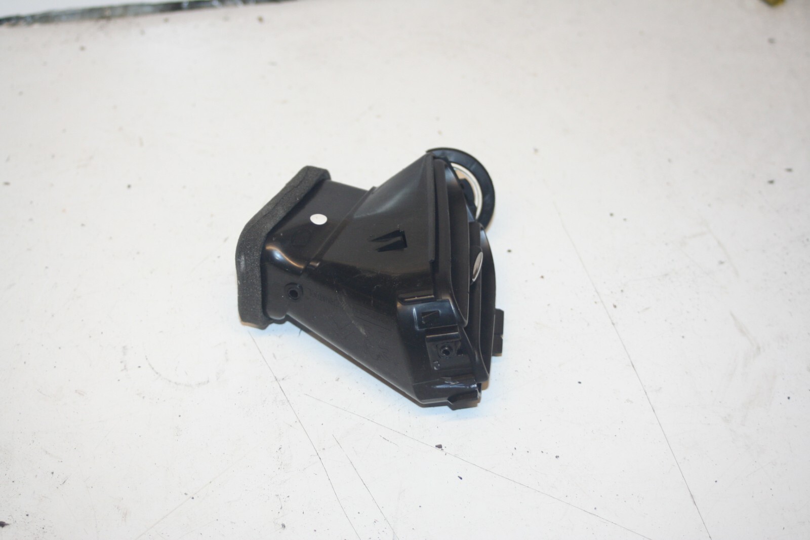 2010 CITROEN DS3. AIR BLOWER VENT - Image 2