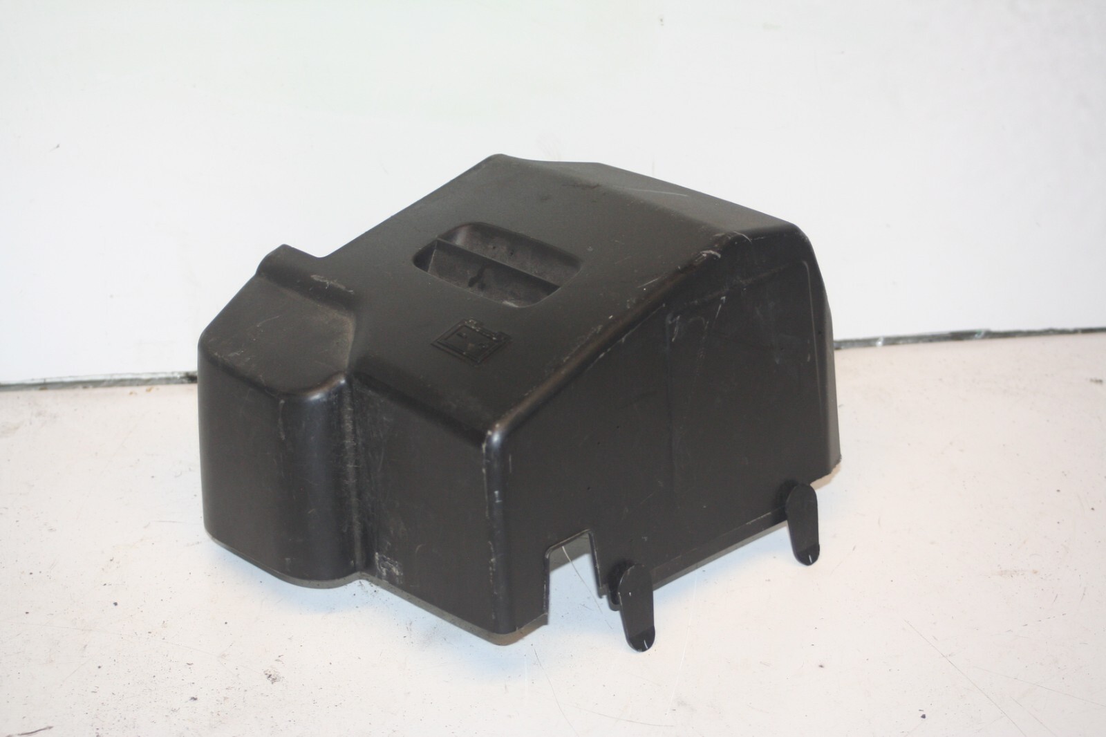 2010 CITROEN DS3. BATTERY COVER
