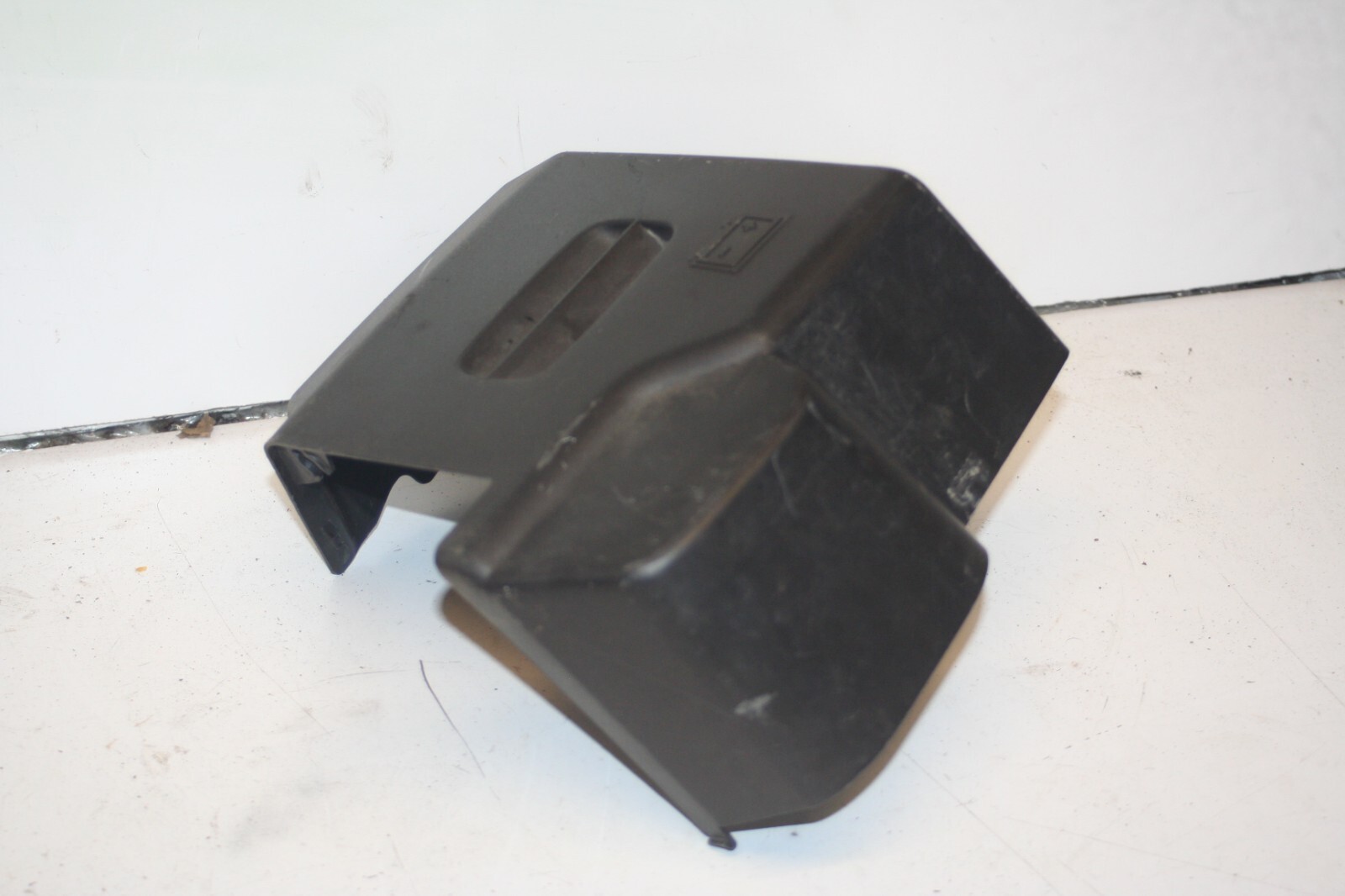 2010 CITROEN DS3. BATTERY COVER - Image 2