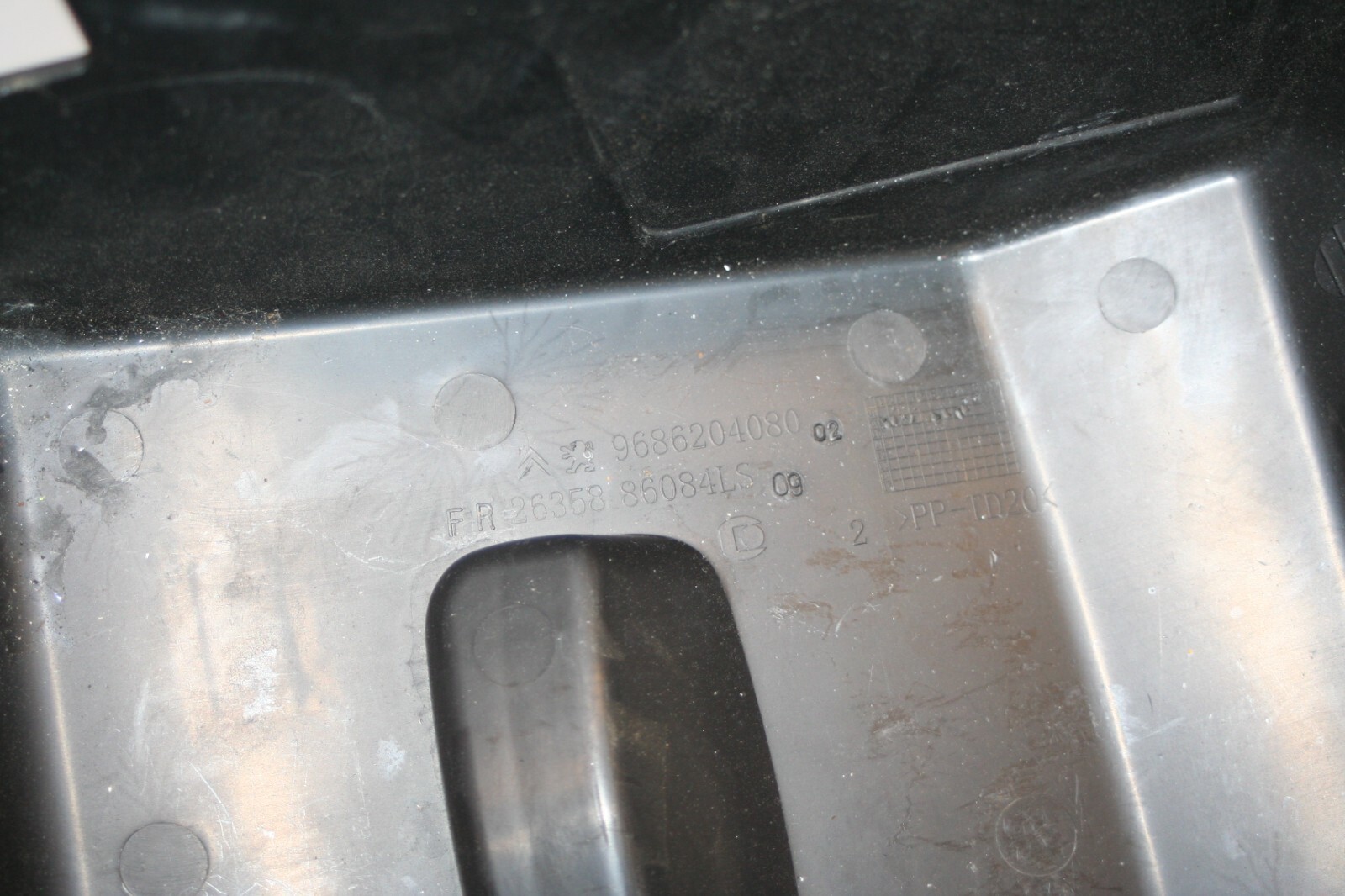2010 CITROEN DS3. BATTERY COVER - Image 5