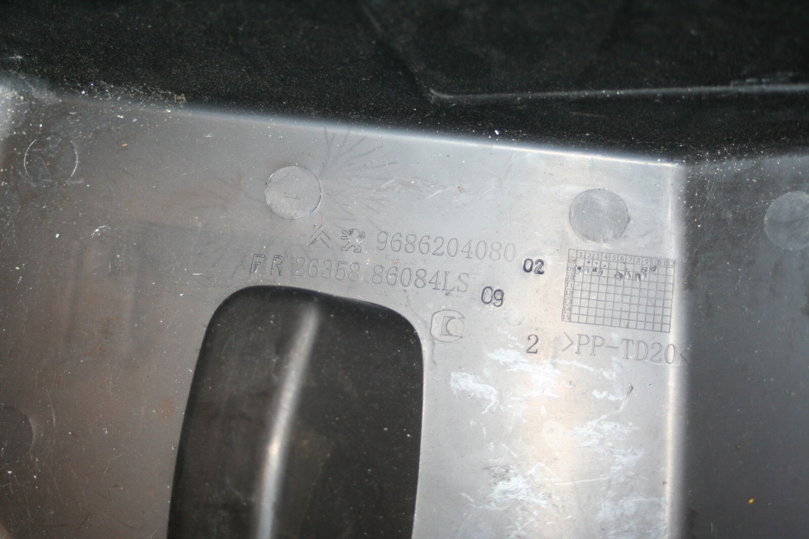 2010 CITROEN DS3. BATTERY COVER - Image 6