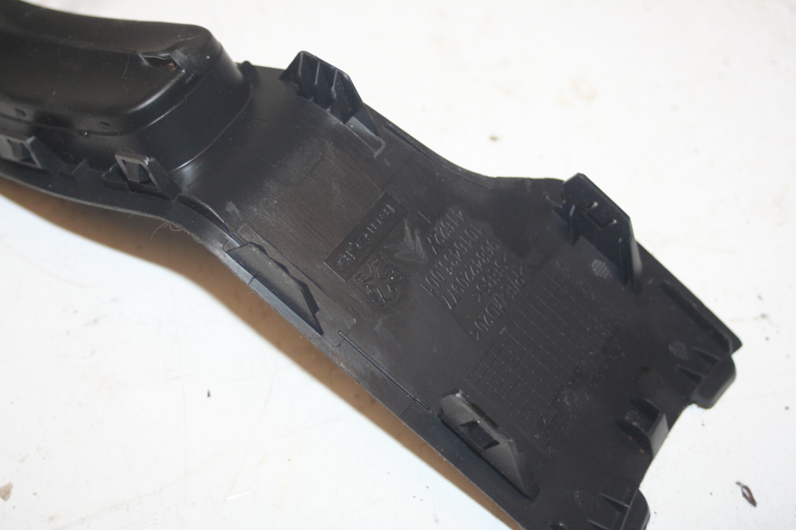 2010 CITROEN DS3. HAND BRAKE SURROUND - Image 5