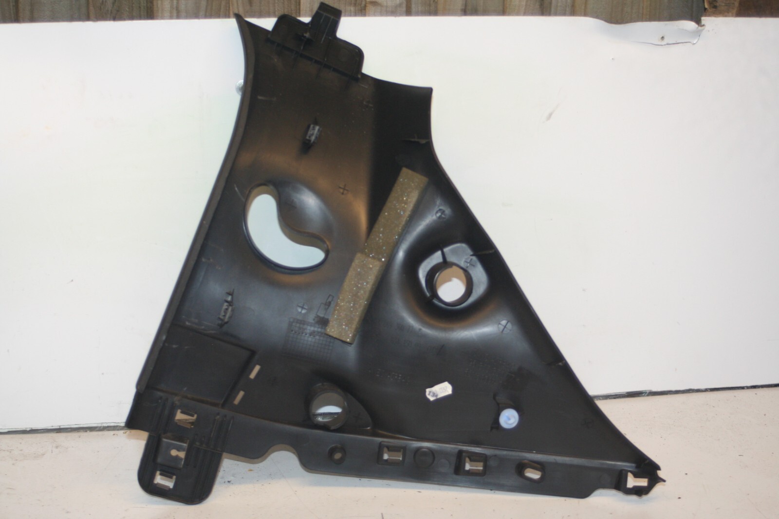 2010 CITROEN DS3. 9683383377 PASSENGER SIDE B PILLAR TRIM - Image 3