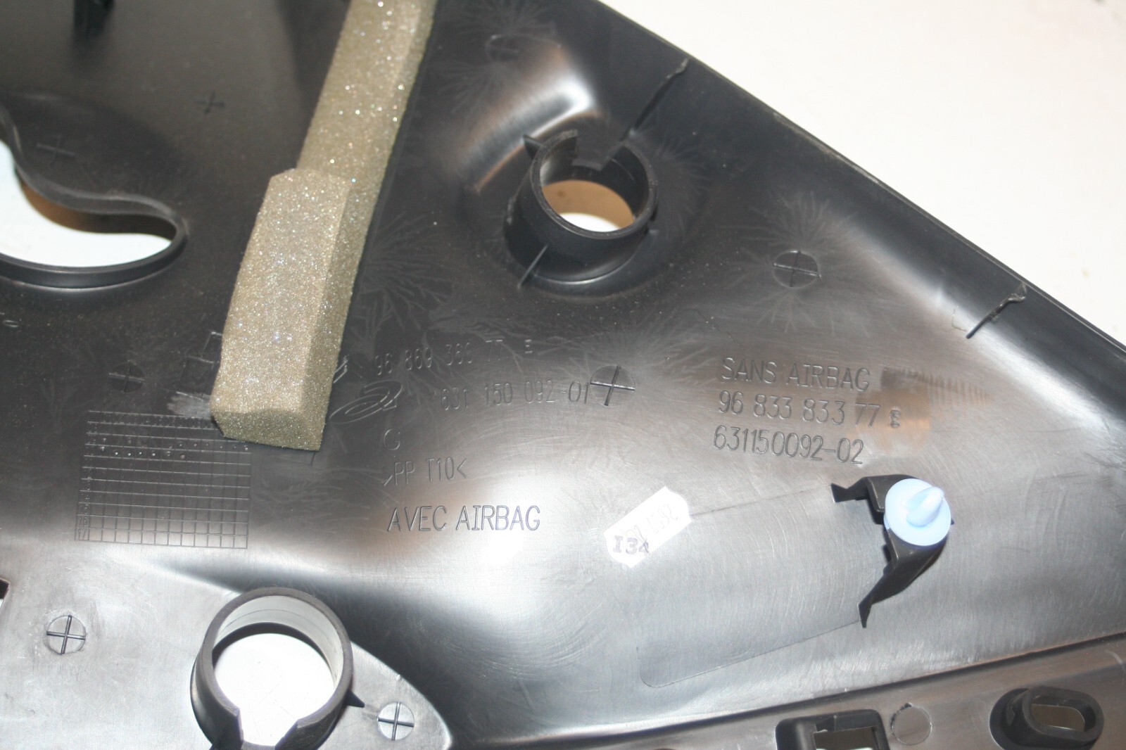 2010 CITROEN DS3. 9683383377 PASSENGER SIDE B PILLAR TRIM - Image 5