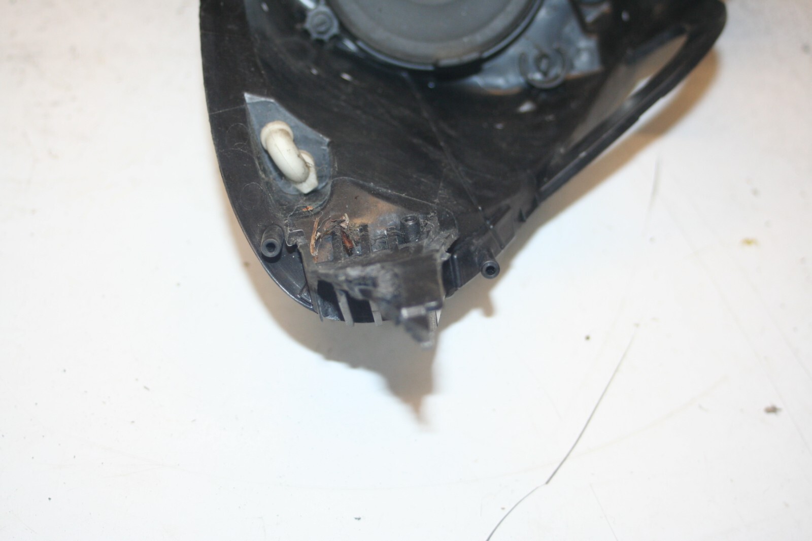 2010 CITROEN DS3. DRIVER SIDE HEAD LIGHT BROKEN BRACKETS DAMAGED - Image 5