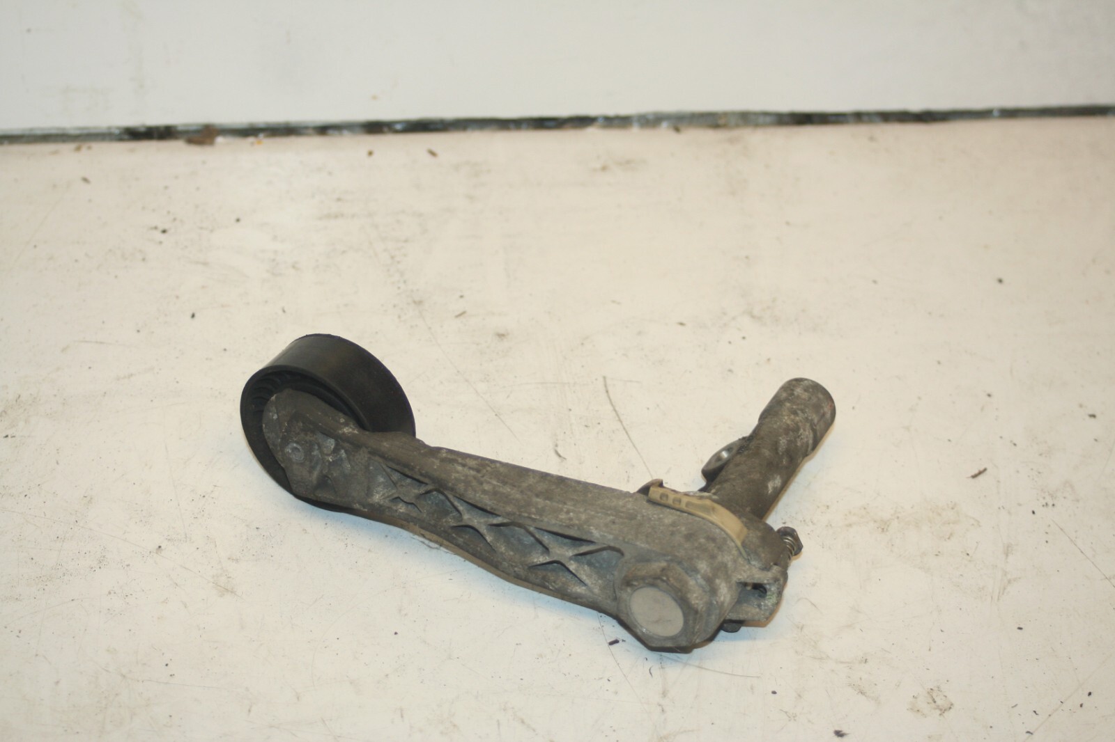2010 CITROEN DS3. DRIVE BELT AUXILLARY BELT TENSIONER - Image 2