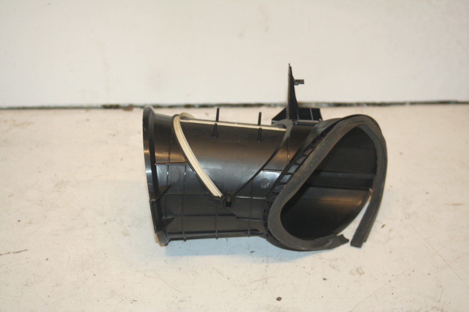 2010 CITROEN DS3. HEATER DUCT PIPE RECIRCULATION BLOWER - Image 3