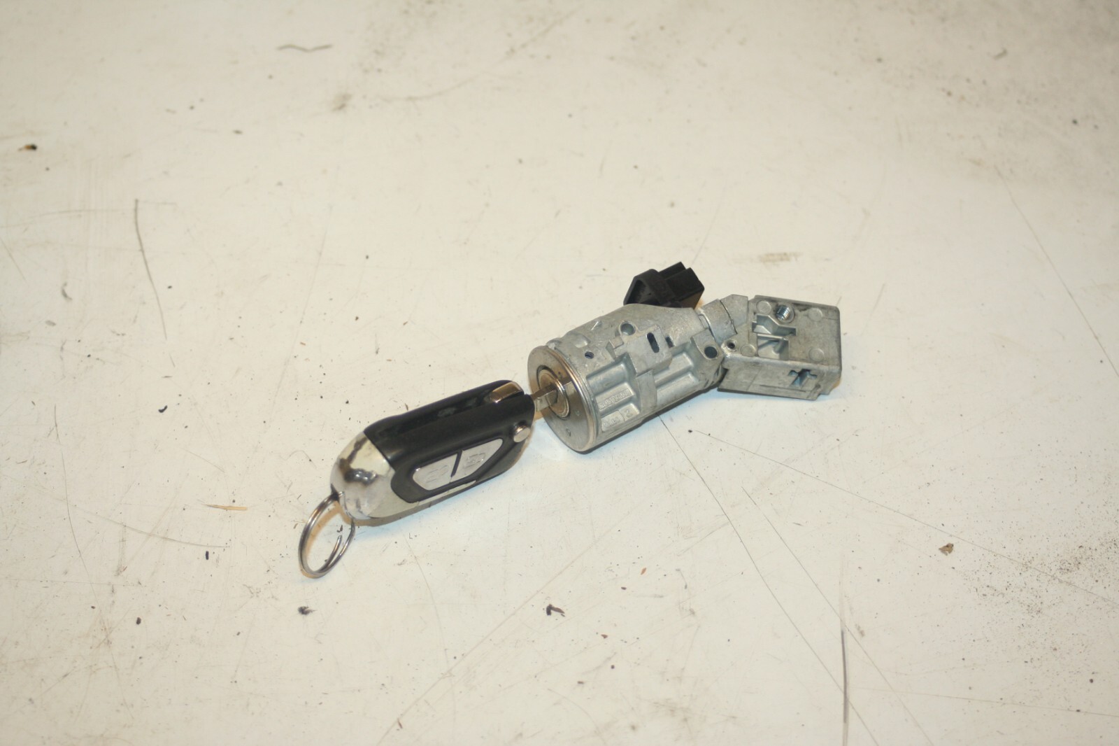 2010 CITROEN DS3. IGNITION BARREL AND KEY + FUEL CAP (1060+61)