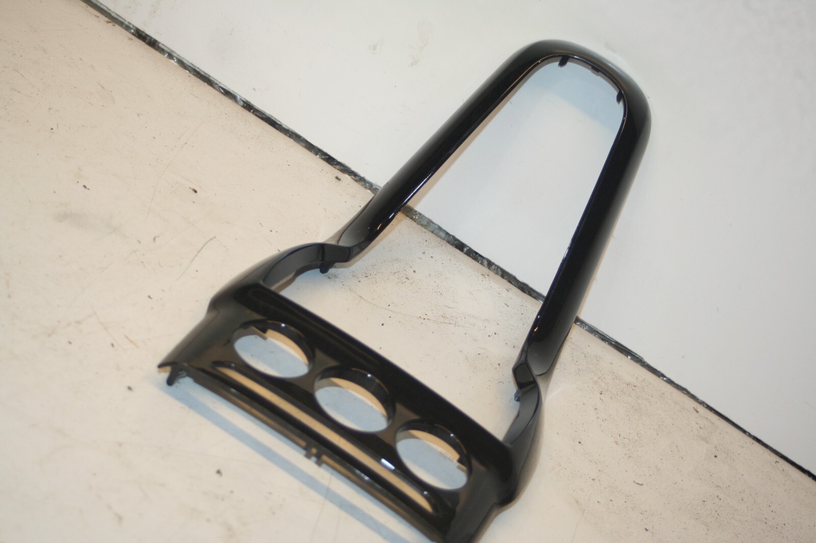 2010 CITROEN DS3. CENTRE CONSOLE BLACK TRIM - Image 2