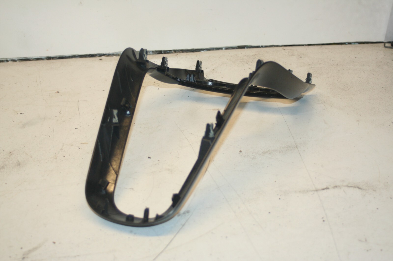 2010 CITROEN DS3. CENTRE CONSOLE BLACK TRIM - Image 5